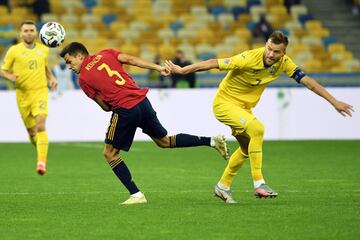 Sergio Reguilón y Andrii Yarmolenko.