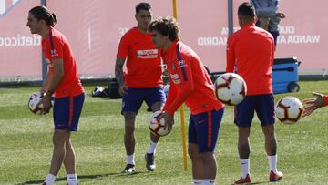 Filipe, Griezmann, Giménez y Correa durante el entrenamiento de ayer.