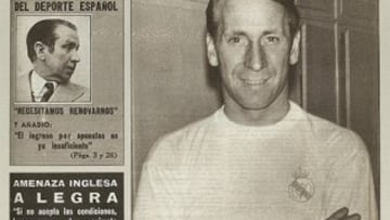 Bobby Charlton viste la camiseta en Real Madrid en la portada de AS.