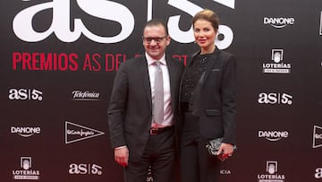 Mijatovic, con su pareja, Aneta, en el photocall de AS.