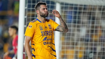 André-Pierre Gignac festeja un gol con los Tigres.