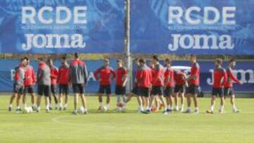 La plantilla del Espanyol, durante un entrenamiento en la Ciudad Deportiva.