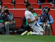 PALMA DE MALLORCA, 15/03/2026.- El defensa del Espanyol Charles Pickel celebra tras marcar el primer gol del partido de LaLiga entre El Real Mallorca y El Espanyol que se disputa, este domingo, en Son Moix. EFE/ Cati Cladera