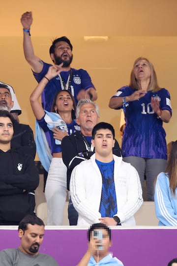 Antonella Roccuzzo, pareja sentimental de Lionel Messi, vivió el duelo de Argentina frente a Países Bajos desde el palco del Lusail Iconic Stadium. Celebró y sufrió como todos los albicelestes.