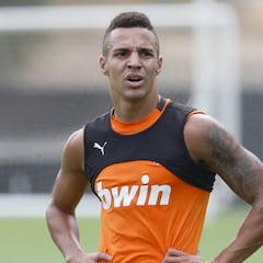 El Valencia anuncia el acuerdo para traspasar a Rodrigo al Leeds