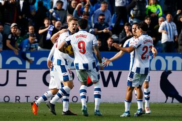 Los jugadores del Leganés festejan el empate a dos ante el Racing de Ferrol. 