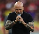 Sampaoli, goleado y criticado a tres días de la final de Copa