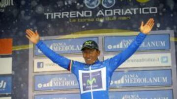 Nairo Quintana, con el maillot azul de líder de la Tirreno-Adriático.