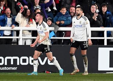 Curro volvió a ser imprescindible para su equipo, con un gol salvador en los minutos finales. El centrocampista del Burgos marcó con algo de incertidumbre, tras un rechace y con un remate de cabeza junto a la línea de gol.