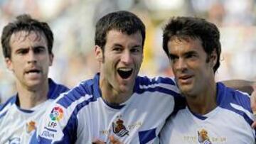 <b>ALEGRÍA. </b>Mikel González, Agirretxe y Xabi Prieto celebran el gol de la Real ante el Rayo.