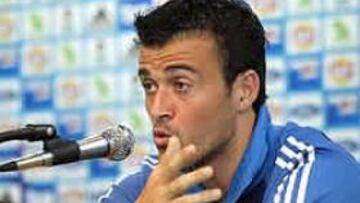 <b>OTRO ADIÓS.</b> La retirada de la Selección del asturiano se suma a la del capitán, Hierro, confirmada en los días previos al partido de cuartos frente a Corea.