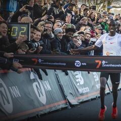 Cheptegei bate el récord de 15 km con 7:46 en el último 3.000