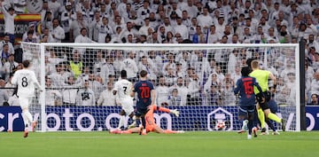 5-0. Gran jugada del conjunto blanco. Empieza en Thibaut Courtois y termina en Vinicius dentro del rea austraca, para definir cruzando el baln al palo largo de Janis Blaswich.