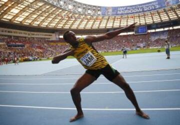 Usain Bolt celebra su victoria en el 4x100.