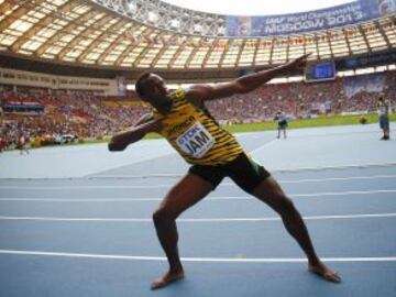 Usain Bolt celebra su victoria en el 4x100.