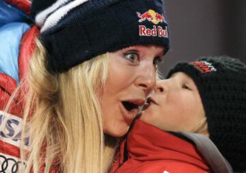 Durante su participación en la Copa del Mundo, la estadounidense se vio sorprendía cuando un niño le besó en la mejilla. La cara de la esquiadora lo dice todo.
