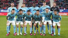 La formación titular del Celta posa en los prolegómenos del partido contra Osasuna en El Sadar.