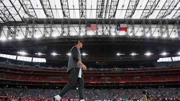 Matt Ryan #2 of the Atlanta Falcons warms up before Super Bowl 51 against the New England Patriots at NRG Stadium