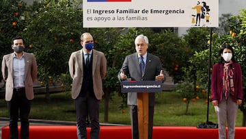 Santiago, 3 de julio 2020 El Presidente de la Republica, Sebastian Pinera, acompanado por el ministro de Desarrollo Social, Cristian Monckeberg, anuncia el pago a nuevos beneficiarios del Ingreso Familiar de Emergencia. Dragomir Yankovic/Aton Chile
