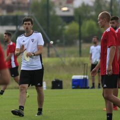 Iraola: "Me quedo con el segundo tiempo porque jugamos en campo contrario"
