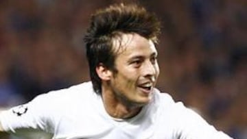 <B>GOLAZO.</B> Silva firmó la mejor acción de la noche, un golazo que sitúa al Valencia en el buen camino hacia semifinales.