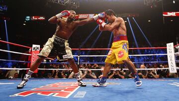 Floyd Mayweather y Manny Pacquiao, durante su pelea en el MGM Garden Arena de Las Vegas el 2 de mayo de 2015.