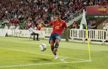 5-0. Sergio Ramos marcó el quinto gol tras un saque de esquina de Marco Asensio.