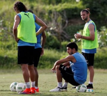 Antes de enfrentar a Colombia, Luis Suárez va al arco uruguayo