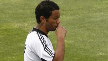 Marcelo Vieira Da Silva, defensa brasileño del Real Madrid, destacó que sólo piensa en ganar los tres partidos que le quedan al conjunto blanco y señaló que no es el momento de estar pendiente de "quien puede ser el nuevo presidente para la próxima temporada".