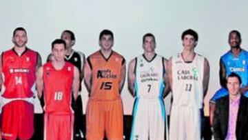 <b>ASÍ ARRANCABA LA TEMPORADA. </b>Jugadores de los 18 clubes que integran la Liga ACB, en el acto de presentación de la temporada que tuvo lugar en Madrid.