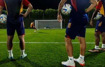 Los jugadores españoles entrenan para una hipotética tanda de penaltis.