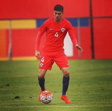 Se formó en Colo Colo y ahora clasificó al Mundial: “Todo es mérito de él; nadie le regaló nada”