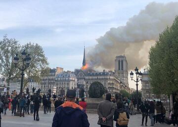 Devastador incendio  de la catedral de Notre Dame, uno de los monumentos más emblemáticos de París.