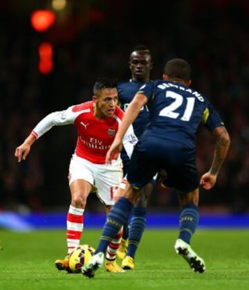 Alexis Sánchez se llevó los abrazos y los aplausos en la nueva victoria del Arsenal ante el Southampton. 