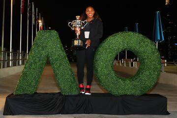 En Australia y frente a su hermana. Una historia que se ha repetido en numerosas ocasiones durante la carrera de Serena Williams. La estadounidense, al igual que pasó con Wimbledon, consiguió su séptimo Open de Australia tras vencer a Venus en un partido que acabó 6-4, 6-4.