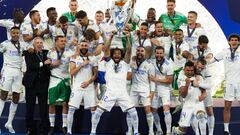 FILED - 28 May 2022, France, Paris: Real Madrid&#039;s Marcelo lifts the trophy as his teammates celebrate after winning the UEFA Champions League final soccer match between Liverpool FC and Real Madrid CF at the Stade de France. Photo: Nick Potts/PA Wire