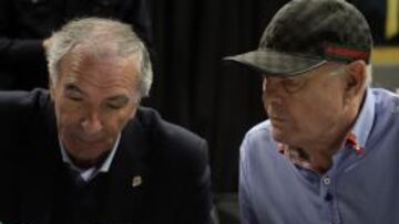 Iribar, el mítico portero de España y del Athletic, y Marcelino, autor del gol de la victoria ante Rusia, la semana pasada en AS.