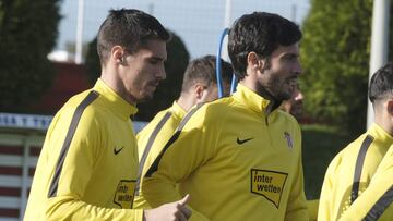 25.03.2020 ENTRENAMIENTO SPORTING DE GIJON
MAREO VALIENTE EN CARRERA JUNTO A VARIOS COMPAÃ?EROS