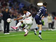 Soccer Football - UEFA Europa League - Round of 16 - Second Leg - Olympique Lyonnais v Celta Vigo - Groupama Stadium, Lyon, France - March 19, 2026 Olympique Lyonnais' Endrick in action with Celta Vigo's Sergio Carreira REUTERS/Manon Cruz