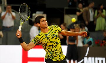 Carlos Alcaraz demostró en la final del Mutua Madrid Open que a los 20 años recién cumplidos su grado de madurez deportiva es altísimo. El número dos del mundo, que ahora tiene a tiro de un partido en Roma el número uno, venció en tres sets (6-4, 3-6 y 6-3) y 2h25 a Jan-Lennard Struff, el alemán de 33 años y 65º del mundo.