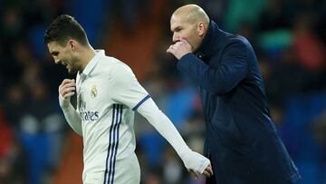 Kovacic habla con Zidane.