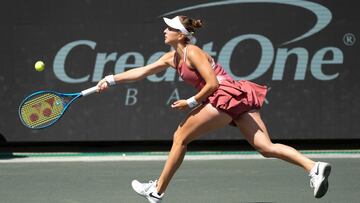 08 April 2022, US, Charleston: Swiss tennis player Belinda Bencic in action against Spain's Paula Badosa during their Women's singles Quarter-final match of the CreditOne Charleston Open at Family Circle Tennis Center. Photo: Leslie Billman/CSM via ZUMA Press Wire/dpa
Leslie Billman/CSM via ZUMA Pres / DPA
08/04/2022 ONLY FOR USE IN SPAIN