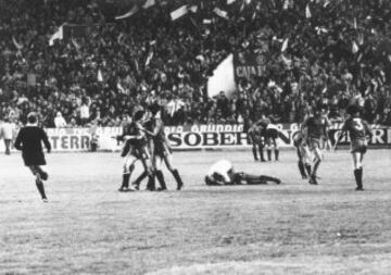 Necesitaba Espa?a una goleada de ¨®rdago para estar en la Eurocopa de Francia 1984. El escenario, Sevilla, y el rival, Malta, eran propicios, pero a¨²n as¨ª la gesta parec¨ªa una odisea. En una noche m¨¢gica, la ?furia? sali¨® a relucir y para la memoria colectiva qued¨® la narraci¨®n del ¨²ltimo y definitivo tanto, el de Se?or.