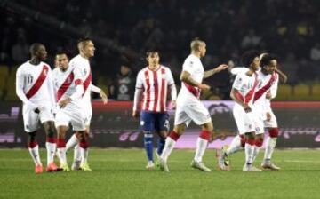 Peru's forward Andre Carrillo (R) celebrates with teammates after scoring against Paraguay during the Copa America third place football match in Concepcion, Chile on July 3, 2015.  AFP PHOTO / JUAN BARRETO