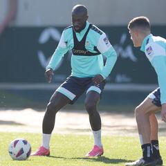 Bellerín-Sabaly-Ruibal: Un dilema en la banda derecha