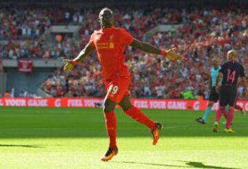 Celebración del primer gol de Mane para el Liverpool.