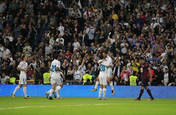 2-0. Marco Asensio celebró el segundo gol con Isco.