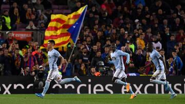 Lucas Olaza celebra su gol contra el Barcelona junto a Pione Sisto y a Pape Cheikh.