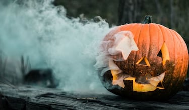 What time does trick-or-treating start and end on Halloween 2025?