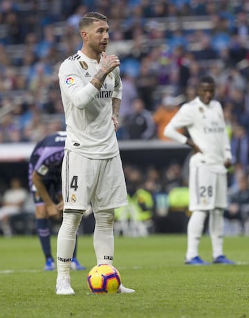 El jugador del Real Madrid Sergio Ramos antes del lanzamiento de penalti.